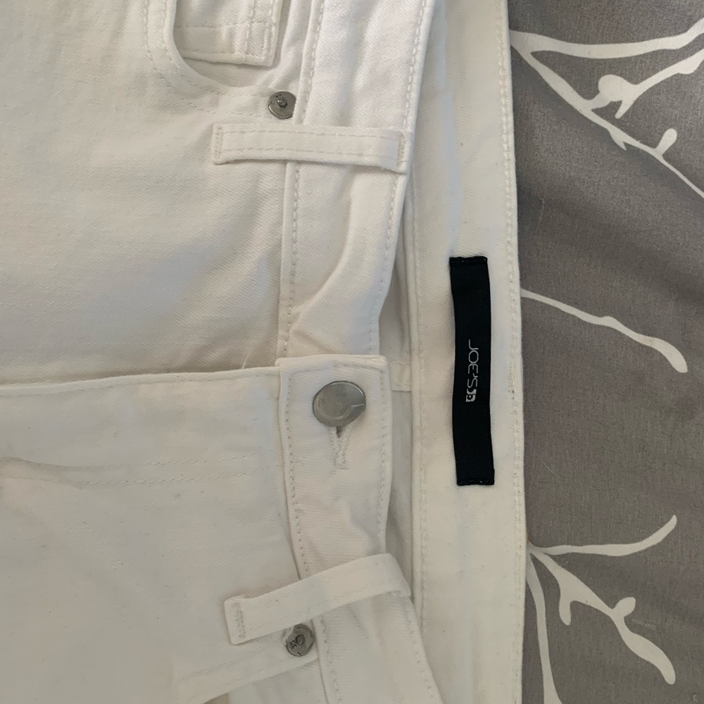 Joe’s bootcut jeans in white!